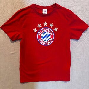 FC Bayern Munich Red Soccer T-Shirt Men’s Large – Official Fan Gear 5-Star Logo